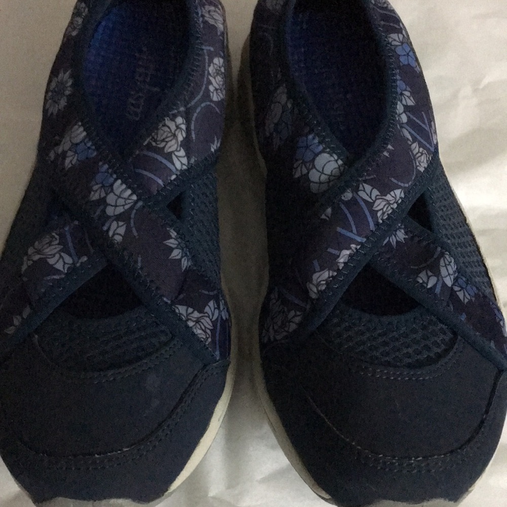 EASY SPIRIT USE SIZE 7 M NAVY